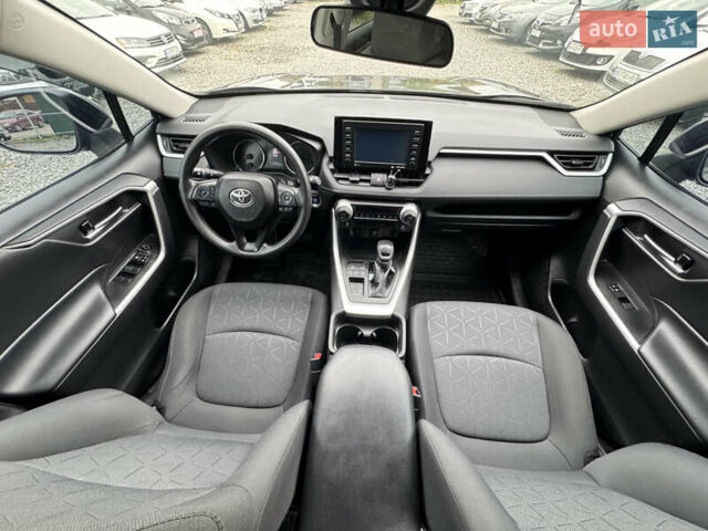 Тойота РАВ 4 2021 в Бердичеве на Automoto.ua Серый Тойота РАВ 4, объемом двигателя 2.49 л и пробегом 45 тыс. км за 27500 $, фото 12 на Automoto.ua