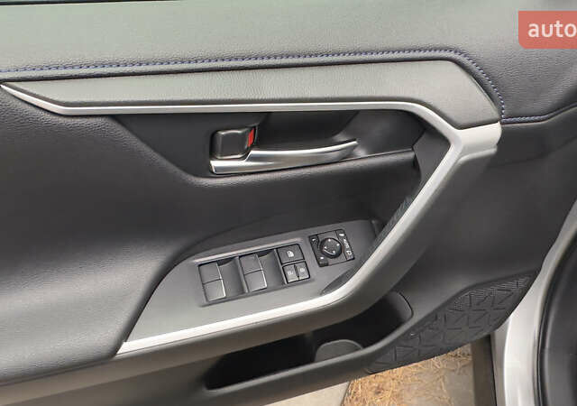 Сірий Тойота РАВ 4, об'ємом двигуна 2.49 л та пробігом 81 тис. км за 38000 $, фото 9 на Automoto.ua