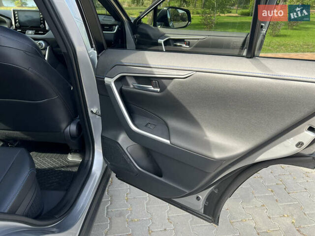 Тойота РАВ 4 2021 в Киеве на Automoto.ua Серый Тойота РАВ 4, объемом двигателя 2.49 л и пробегом 53 тыс. км за 37999 $, фото 1 на Automoto.ua