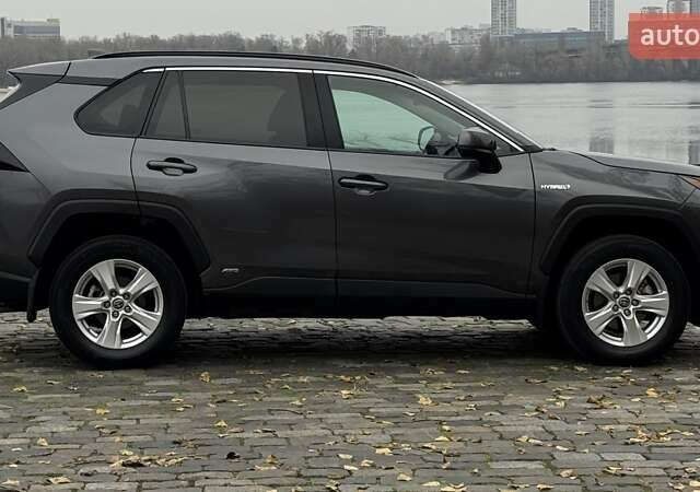 Серый Тойота РАВ 4, объемом двигателя 2.49 л и пробегом 63 тыс. км за 30999 $, фото 1 на Automoto.ua