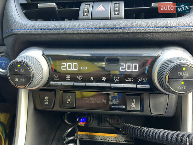 Тойота РАВ 4 2021 в Киеве на Automoto.ua Серый Тойота РАВ 4, объемом двигателя 2.49 л и пробегом 53 тыс. км за 37999 $, фото 20 на Automoto.ua