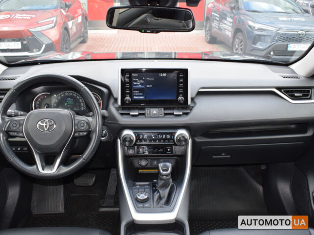 Тойота РАВ 4 2021 в Житомире на Automoto.ua Серый Тойота РАВ 4, объемом двигателя 2 л и пробегом 170 тыс. км за 28500 $, фото 7 на Automoto.ua