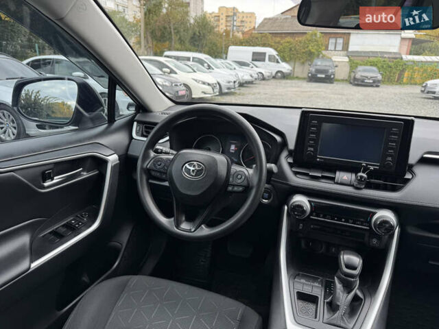 Тойота РАВ 4 2021 в Бердичеве на Automoto.ua Серый Тойота РАВ 4, объемом двигателя 2.49 л и пробегом 45 тыс. км за 27500 $, фото 14 на Automoto.ua