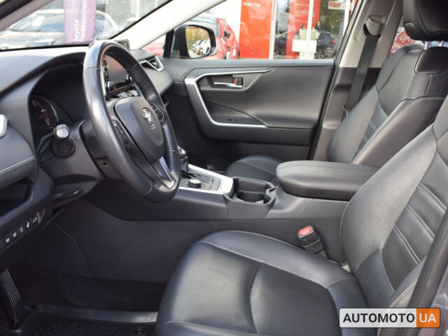 Тойота РАВ 4 2021 в Житомире на Automoto.ua Серый Тойота РАВ 4, объемом двигателя 2 л и пробегом 170 тыс. км за 28500 $, фото 11 на Automoto.ua