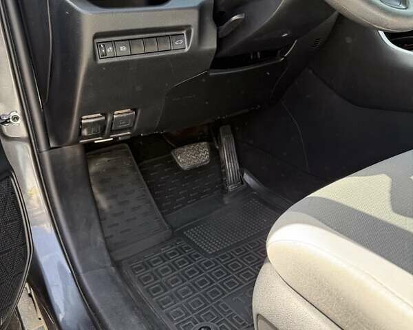 Серый Тойота РАВ 4, объемом двигателя 2.49 л и пробегом 109 тыс. км за 29000 $, фото 3 на Automoto.ua