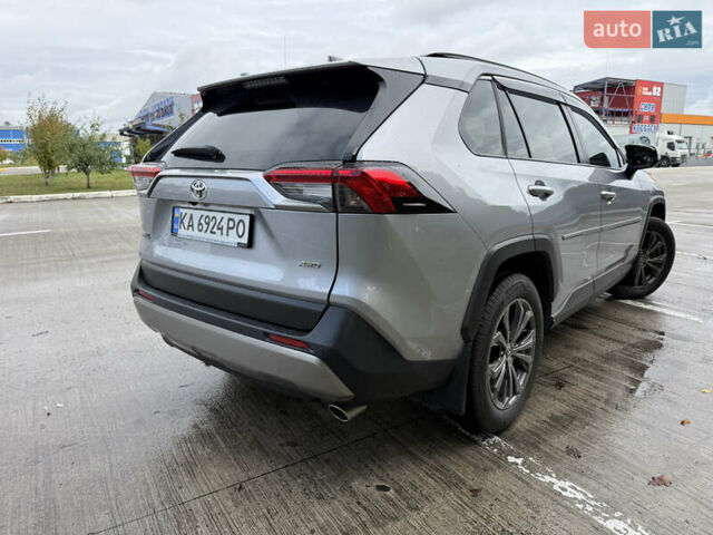 Тойота РАВ 4 2022 у Києві на Automoto.ua Сірий Тойота РАВ 4, об'ємом двигуна 1.99 л та пробігом 9 тис. км за 37900 $, фото 2 на Automoto.ua
