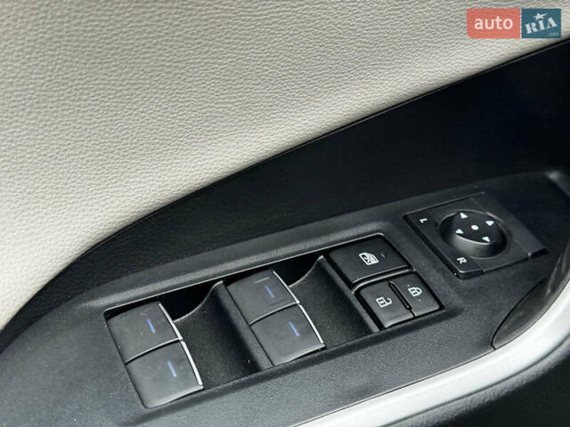 Серый Тойота РАВ 4, объемом двигателя 2.5 л и пробегом 19 тыс. км за 45490 $, фото 37 на Automoto.ua