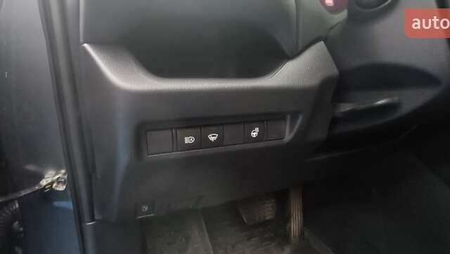 Сірий Тойота РАВ 4, об'ємом двигуна 2.49 л та пробігом 36 тис. км за 35400 $, фото 13 на Automoto.ua