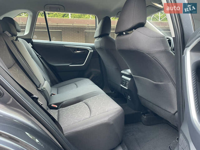 Сірий Тойота РАВ 4, об'ємом двигуна 1.99 л та пробігом 8 тис. км за 31600 $, фото 43 на Automoto.ua