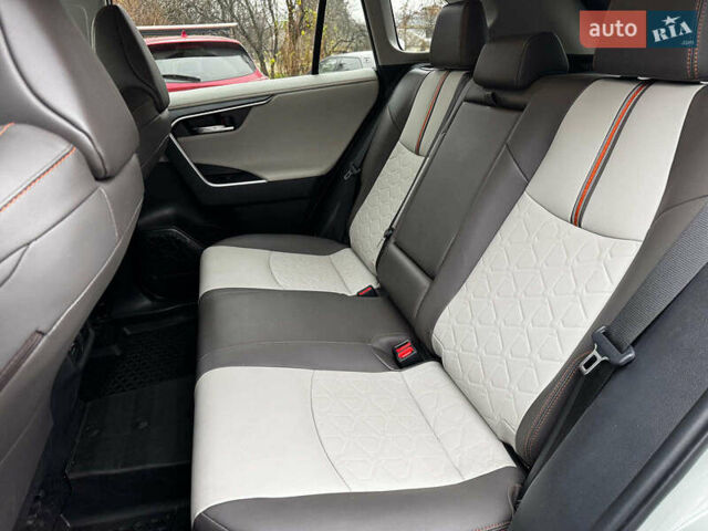 Серый Тойота РАВ 4, объемом двигателя 2.5 л и пробегом 19 тыс. км за 45490 $, фото 31 на Automoto.ua