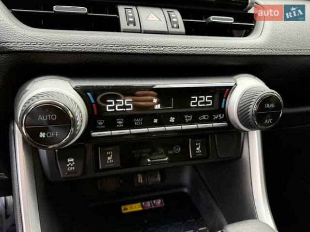 Тойота РАВ 4 2022 у Києві на Automoto.ua Сірий Тойота РАВ 4, об'ємом двигуна 1.99 л та пробігом 9 тис. км за 37900 $, фото 29 на Automoto.ua
