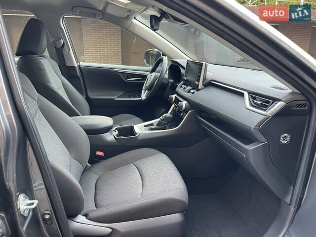 Сірий Тойота РАВ 4, об'ємом двигуна 1.99 л та пробігом 8 тис. км за 31600 $, фото 31 на Automoto.ua