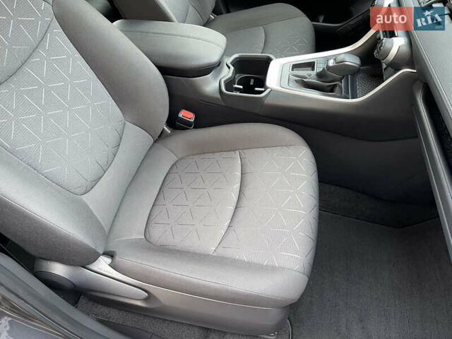 Сірий Тойота РАВ 4, об'ємом двигуна 1.99 л та пробігом 8 тис. км за 31600 $, фото 33 на Automoto.ua