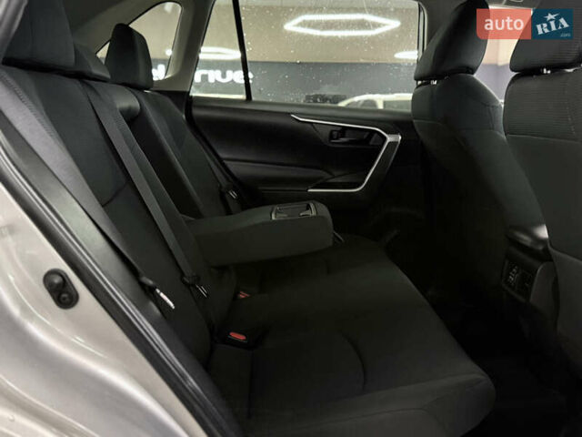 Сірий Тойота РАВ 4, об'ємом двигуна 2.49 л та пробігом 56 тис. км за 31499 $, фото 10 на Automoto.ua