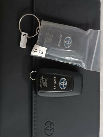 Сірий Тойота РАВ 4, об'ємом двигуна 2.49 л та пробігом 36 тис. км за 35400 $, фото 20 на Automoto.ua