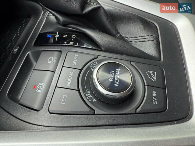 Тойота РАВ 4 2022 у Києві на Automoto.ua Сірий Тойота РАВ 4, об'ємом двигуна 1.99 л та пробігом 9 тис. км за 37900 $, фото 19 на Automoto.ua