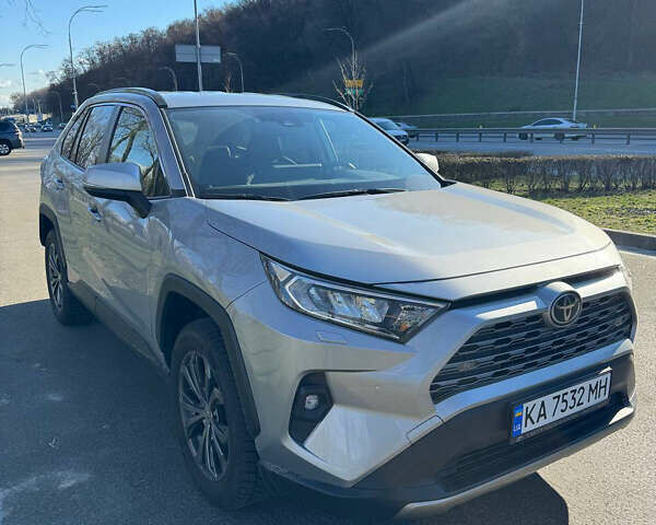Серый Тойота РАВ 4, объемом двигателя 2 л и пробегом 50 тыс. км за 39999 $, фото 1 на Automoto.ua