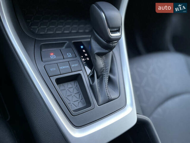 Сірий Тойота РАВ 4, об'ємом двигуна 1.99 л та пробігом 8 тис. км за 31600 $, фото 54 на Automoto.ua