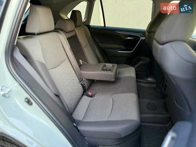 Сірий Тойота РАВ 4, об'ємом двигуна 2.5 л та пробігом 25 тис. км за 33000 $, фото 14 на Automoto.ua