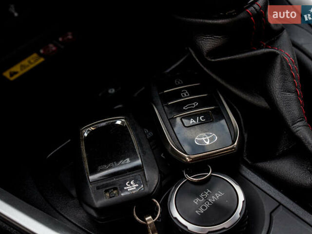 Сірий Тойота РАВ 4, об'ємом двигуна 2.49 л та пробігом 83 тис. км за 46000 $, фото 69 на Automoto.ua