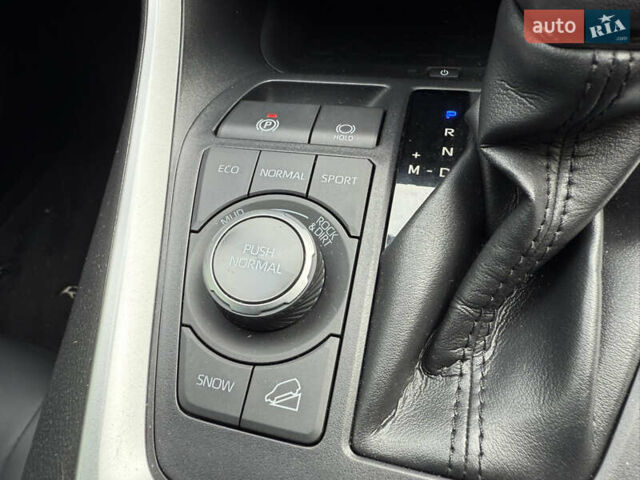 Тойота РАВ 4 2022 у Києві на Automoto.ua Сірий Тойота РАВ 4, об'ємом двигуна 1.99 л та пробігом 9 тис. км за 37900 $, фото 12 на Automoto.ua
