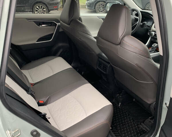 Сірий Тойота РАВ 4, об'ємом двигуна 2.49 л та пробігом 17 тис. км за 43700 $, фото 13 на Automoto.ua