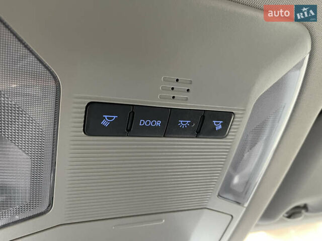 Сірий Тойота РАВ 4, об'ємом двигуна 1.99 л та пробігом 8 тис. км за 31600 $, фото 52 на Automoto.ua