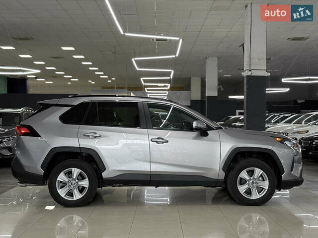Сірий Тойота РАВ 4, об'ємом двигуна 2.49 л та пробігом 56 тис. км за 31499 $, фото 5 на Automoto.ua