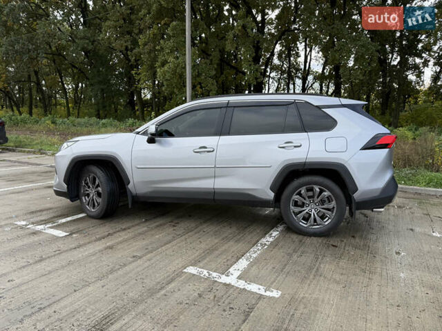 Тойота РАВ 4 2022 у Києві на Automoto.ua Сірий Тойота РАВ 4, об'ємом двигуна 1.99 л та пробігом 9 тис. км за 37900 $, фото 4 на Automoto.ua