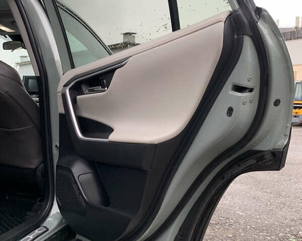 Сірий Тойота РАВ 4, об'ємом двигуна 2.49 л та пробігом 17 тис. км за 43700 $, фото 12 на Automoto.ua