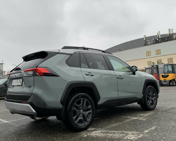 Сірий Тойота РАВ 4, об'ємом двигуна 2.49 л та пробігом 17 тис. км за 43700 $, фото 2 на Automoto.ua