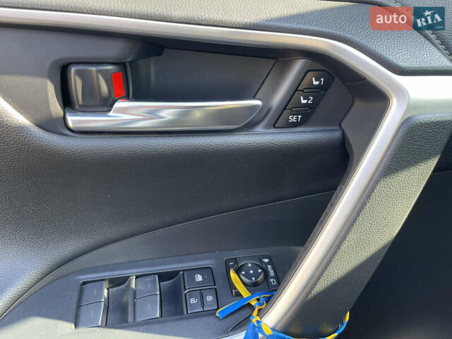 Сірий Тойота РАВ 4, об'ємом двигуна 1.99 л та пробігом 17 тис. км за 34300 $, фото 4 на Automoto.ua