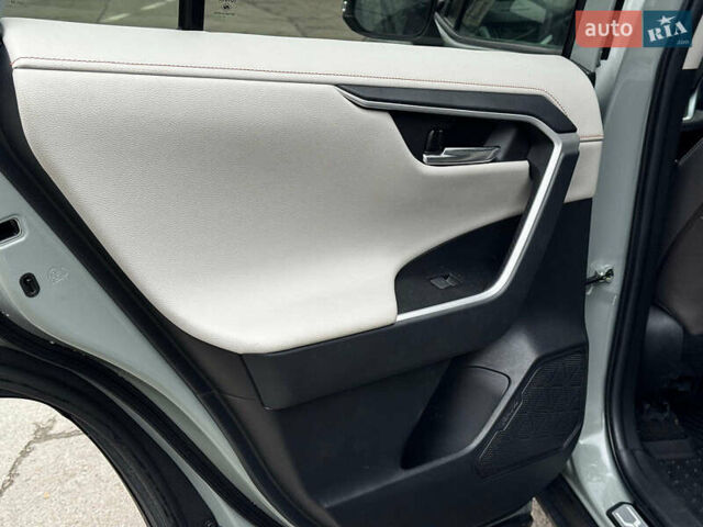 Серый Тойота РАВ 4, объемом двигателя 2.5 л и пробегом 19 тыс. км за 45490 $, фото 28 на Automoto.ua