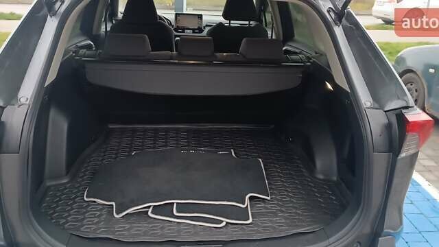 Сірий Тойота РАВ 4, об'ємом двигуна 2.49 л та пробігом 36 тис. км за 35400 $, фото 6 на Automoto.ua