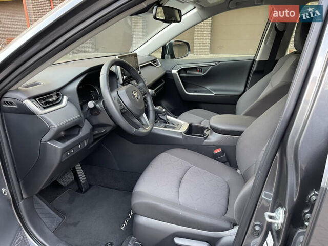 Сірий Тойота РАВ 4, об'ємом двигуна 1.99 л та пробігом 8 тис. км за 31600 $, фото 24 на Automoto.ua