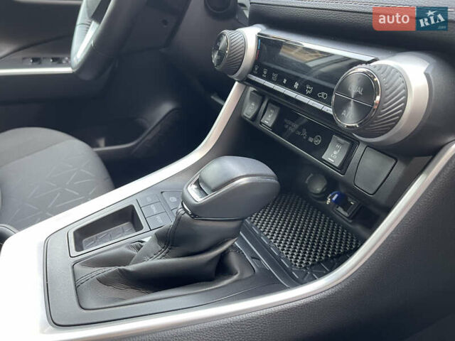 Сірий Тойота РАВ 4, об'ємом двигуна 1.99 л та пробігом 8 тис. км за 31600 $, фото 36 на Automoto.ua