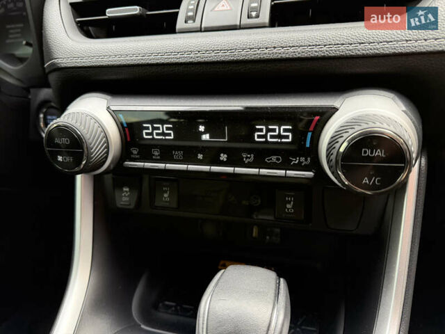 Тойота РАВ 4 2022 у Києві на Automoto.ua Сірий Тойота РАВ 4, об'ємом двигуна 1.99 л та пробігом 9 тис. км за 37900 $, фото 13 на Automoto.ua