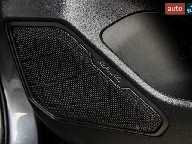 Сірий Тойота РАВ 4, об'ємом двигуна 2.49 л та пробігом 83 тис. км за 46000 $, фото 43 на Automoto.ua