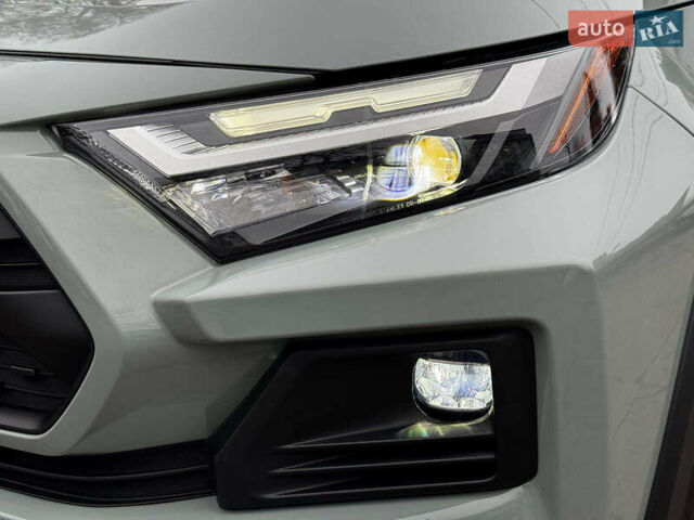 Серый Тойота РАВ 4, объемом двигателя 2.5 л и пробегом 19 тыс. км за 45490 $, фото 2 на Automoto.ua