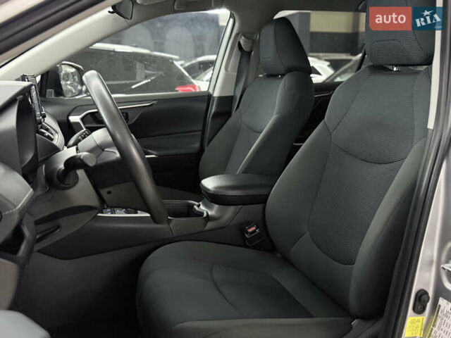 Сірий Тойота РАВ 4, об'ємом двигуна 2.49 л та пробігом 56 тис. км за 31499 $, фото 8 на Automoto.ua