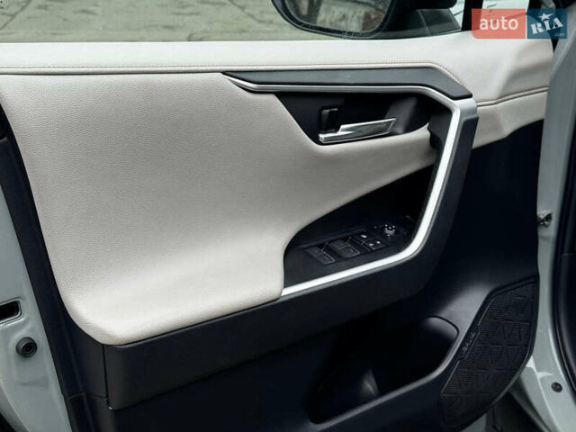 Серый Тойота РАВ 4, объемом двигателя 2.5 л и пробегом 19 тыс. км за 45490 $, фото 36 на Automoto.ua