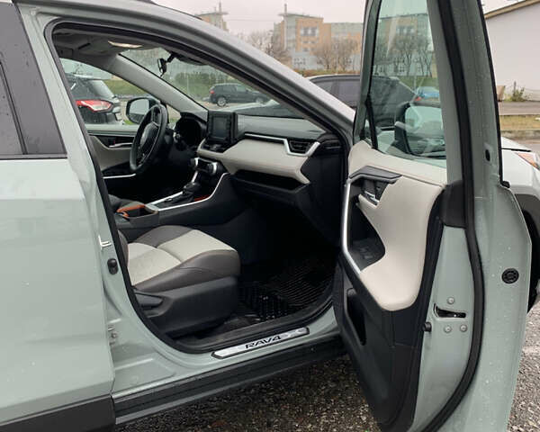 Сірий Тойота РАВ 4, об'ємом двигуна 2.49 л та пробігом 17 тис. км за 43700 $, фото 14 на Automoto.ua