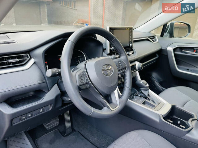 Сірий Тойота РАВ 4, об'ємом двигуна 1.99 л та пробігом 8 тис. км за 31600 $, фото 25 на Automoto.ua