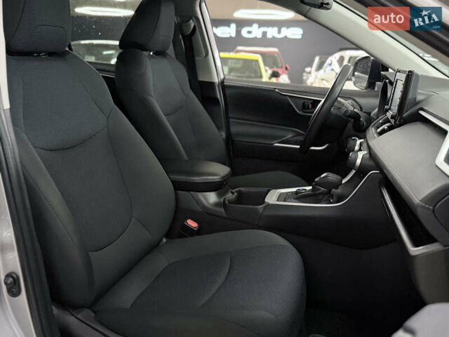 Сірий Тойота РАВ 4, об'ємом двигуна 2.49 л та пробігом 56 тис. км за 31499 $, фото 11 на Automoto.ua