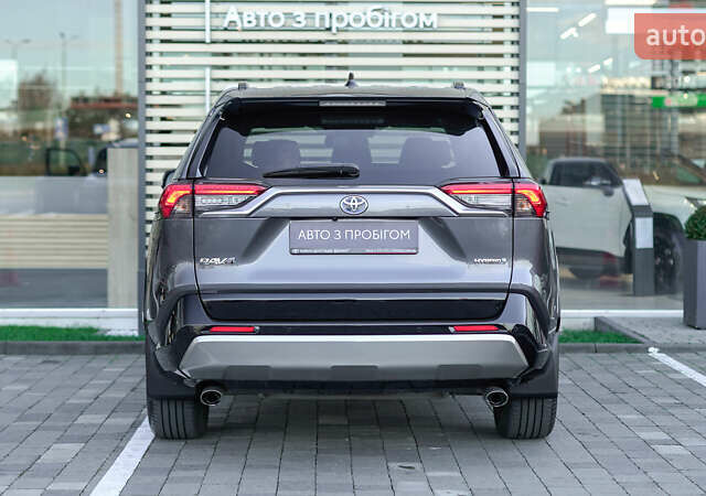 Сірий Тойота РАВ 4, об'ємом двигуна 2.49 л та пробігом 70 тис. км за 43153 $, фото 3 на Automoto.ua