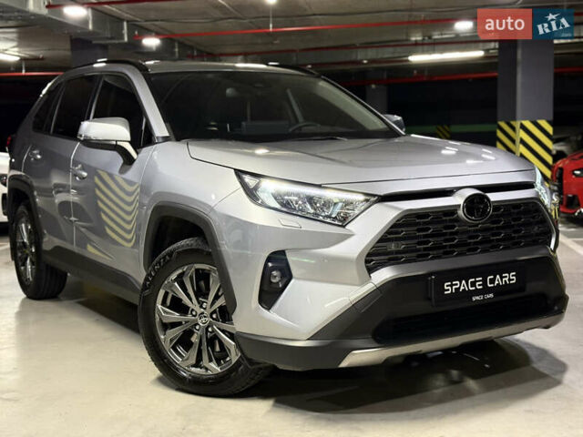 Сірий Тойота РАВ 4, об'ємом двигуна 2 л та пробігом 28 тис. км за 35900 $, фото 2 на Automoto.ua