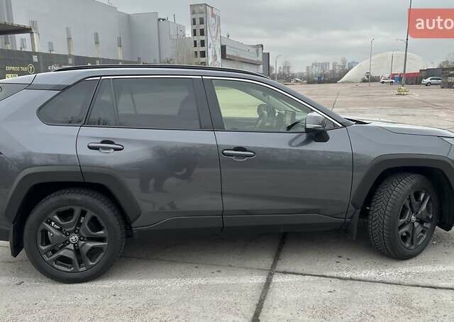 Сірий Тойота РАВ 4, об'ємом двигуна 2.49 л та пробігом 53 тис. км за 46400 $, фото 4 на Automoto.ua