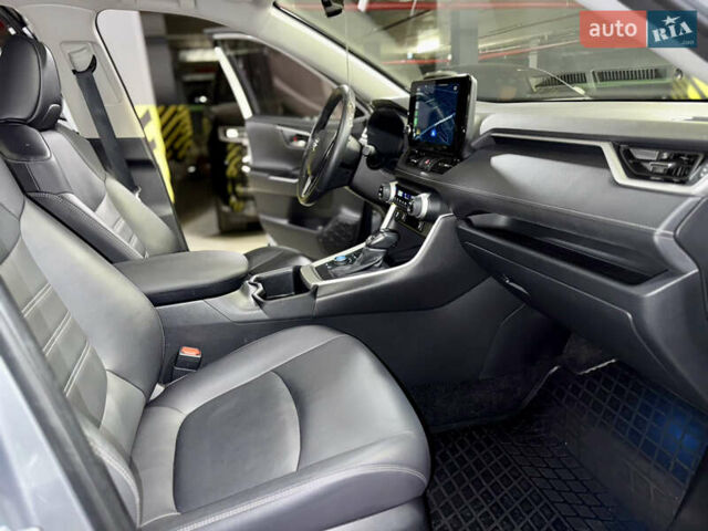 Сірий Тойота РАВ 4, об'ємом двигуна 2 л та пробігом 28 тис. км за 35900 $, фото 33 на Automoto.ua