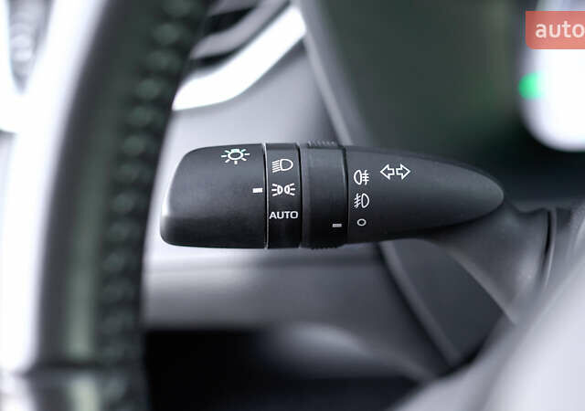 Сірий Тойота РАВ 4, об'ємом двигуна 2.49 л та пробігом 70 тис. км за 43153 $, фото 19 на Automoto.ua