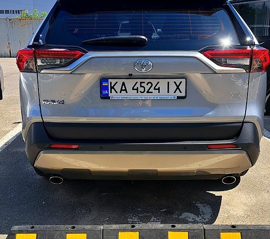 Серый Тойота РАВ 4, объемом двигателя 2 л и пробегом 27 тыс. км за 33200 $, фото 4 на Automoto.ua